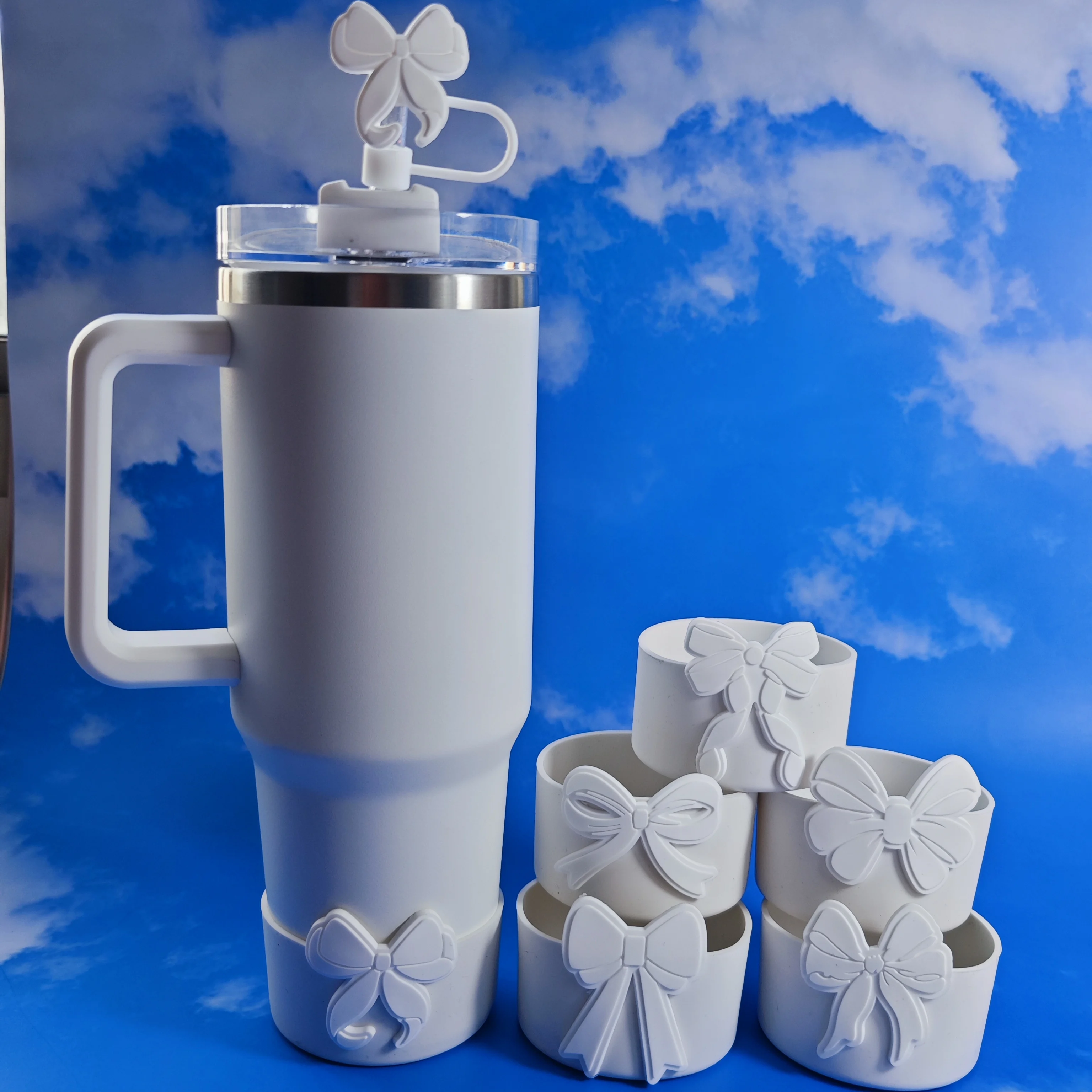 Cross-border bestseller white bow cup sleeve, insulated cup anti-drop and anti-collision sleeve accessory, silicone cup base, st
