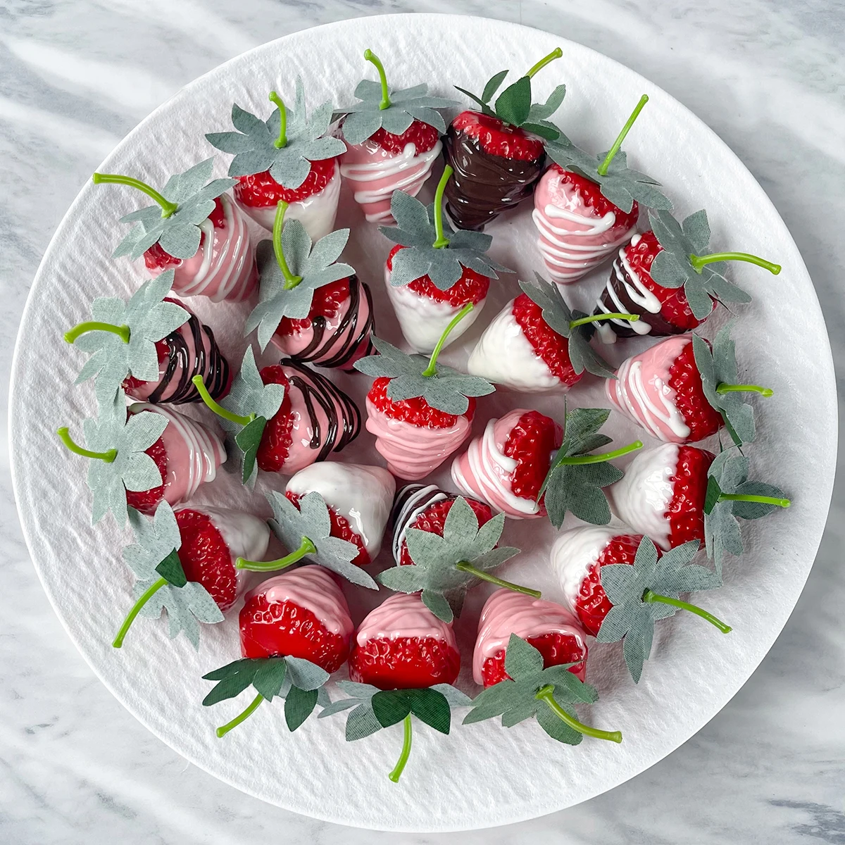 3 Stück PVC gefälschte Marmelade Erdbeeren, realistisches Obstmodell für Fotografie, Schaufenster-Requisite, Heim- und Küchendekorationszubehör – Detail 2