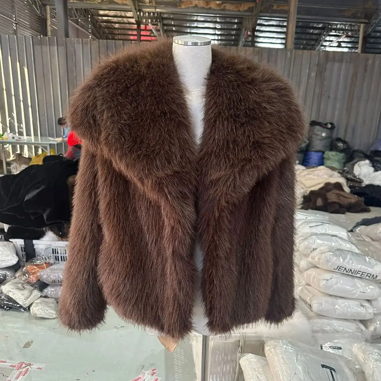 Chaqueta de piel sintética para mujer Abrigo suelto de manga larga Diseño Toca Fox Colección Otoño/Invierno 2025