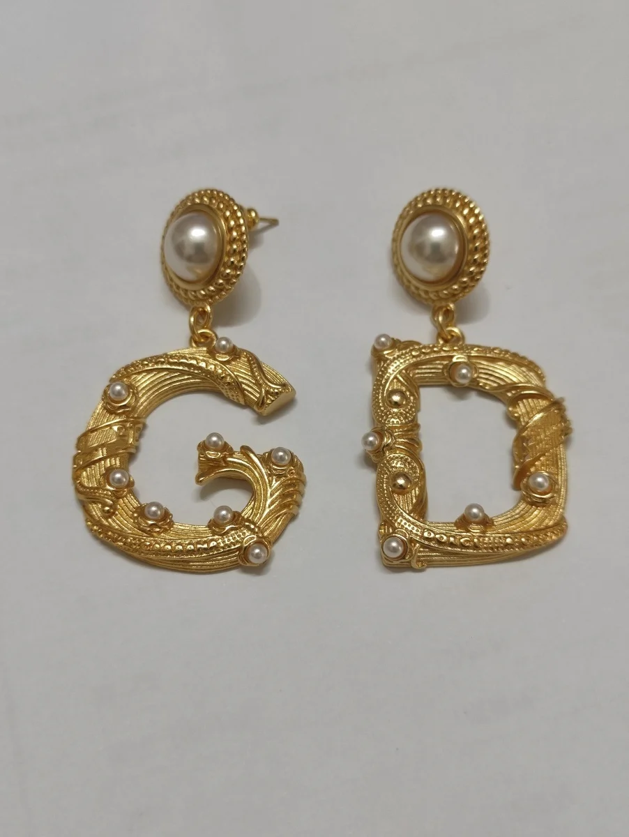 Stylish retro palatial style gold-plated earrings Light luxury elegant DG letters high-grade sense pearl studs