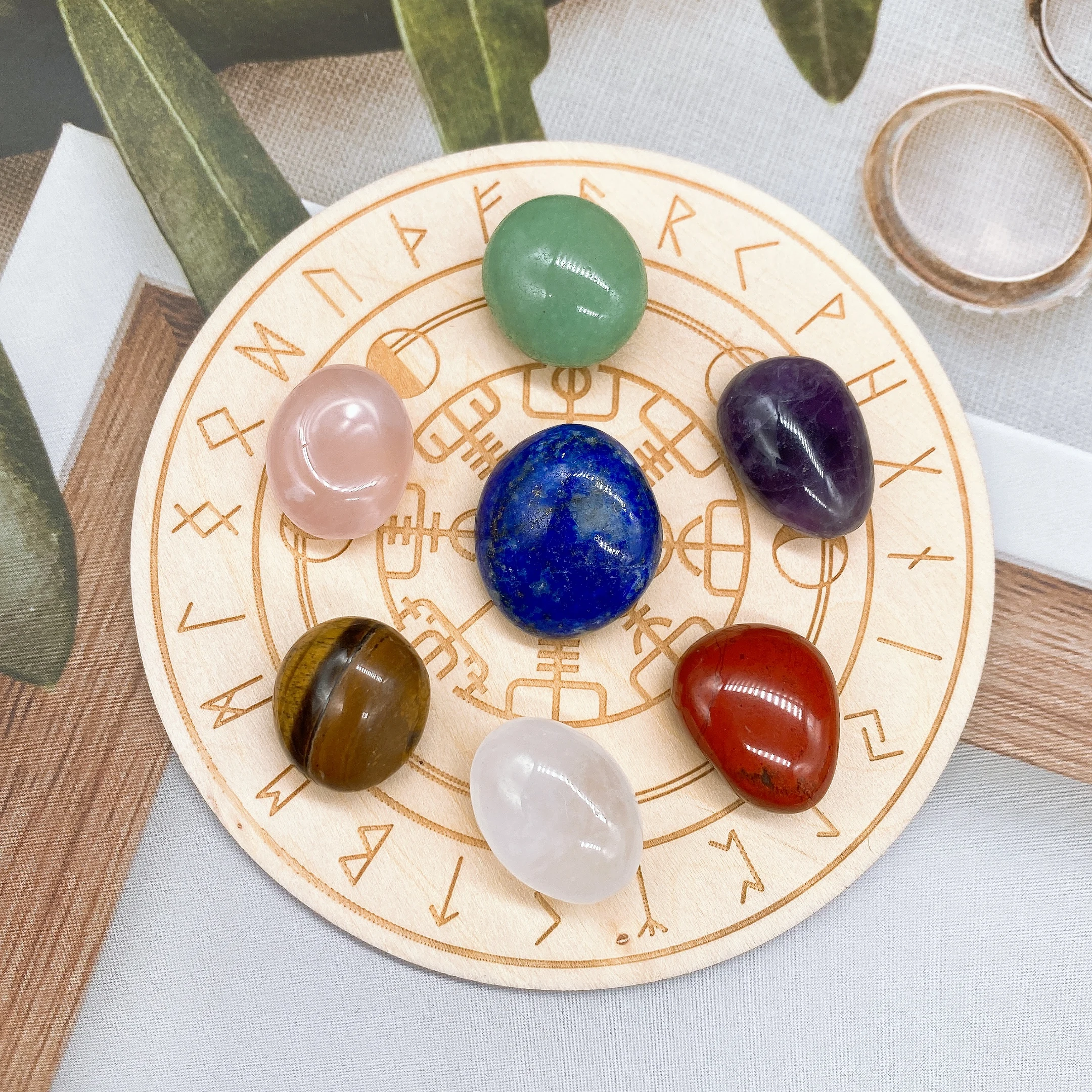 

Natural Chakra Palm Circular Tumble Wooden Plates Crystal Quartz Stone Healing Energy Gravel Yoga Meditation Home Decor Gift