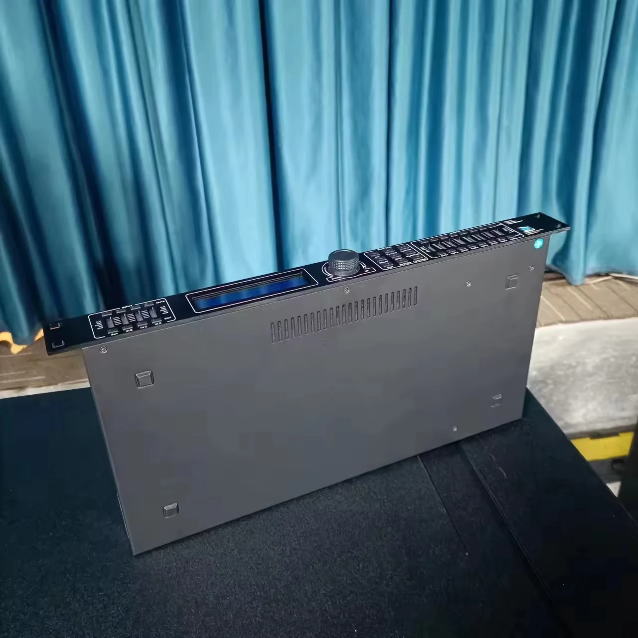 4 Input 8 Output DSP Processor Professional Stage Speaker Audio Processing Device