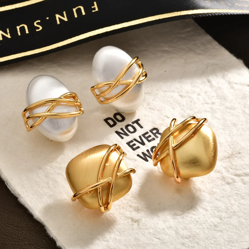 Twisted Brushed Earrings Niche Fashion Color Block New Design Sense Stylish High End Temperament Ear Clip Jewelry For Daily Wear