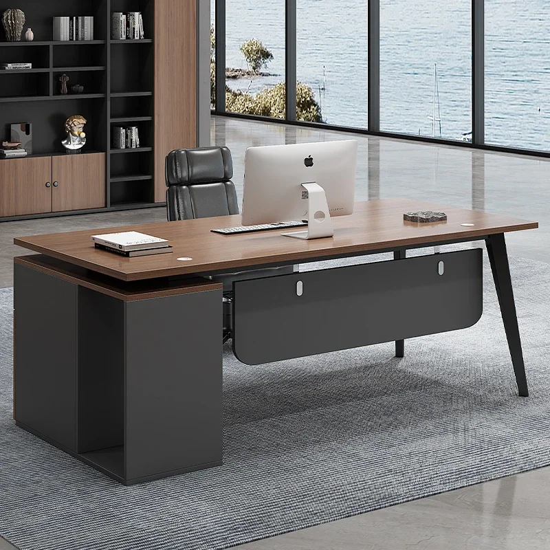 Рисунок 4 - Дешевый европейский офисный стол