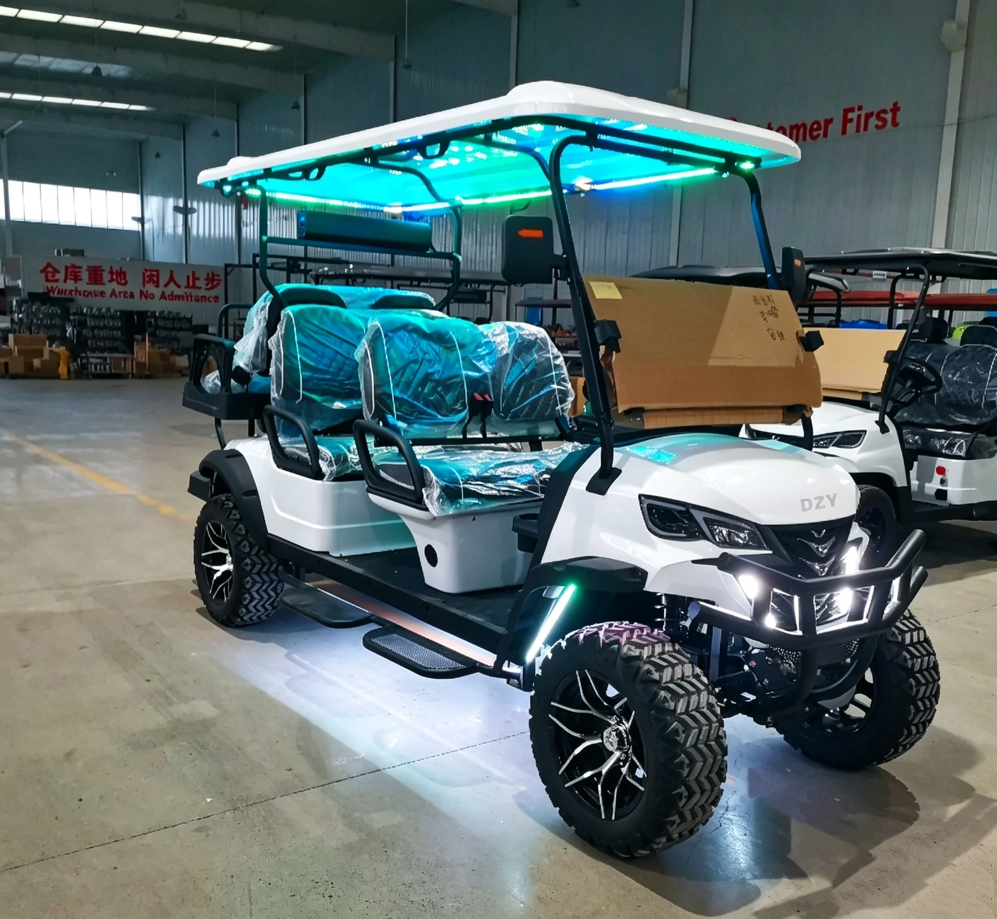 2026 Electric Golf Cart OEM Hunting Carts New Design Customizable Golf Course Cart Luxury Street Legal Electric Sightseeing Cart