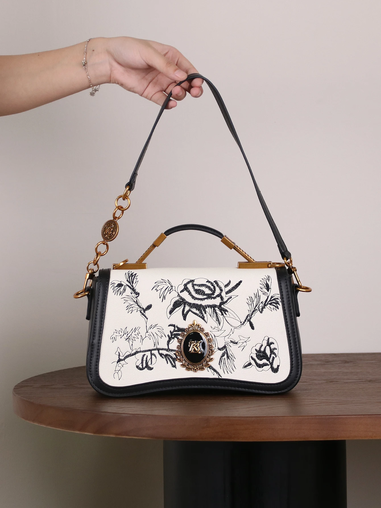 

Модная новая сумка 2025 года, роскошная новая китайская вышивка, женская сумка на плечо, подмышки, дизайнерская портативная мода