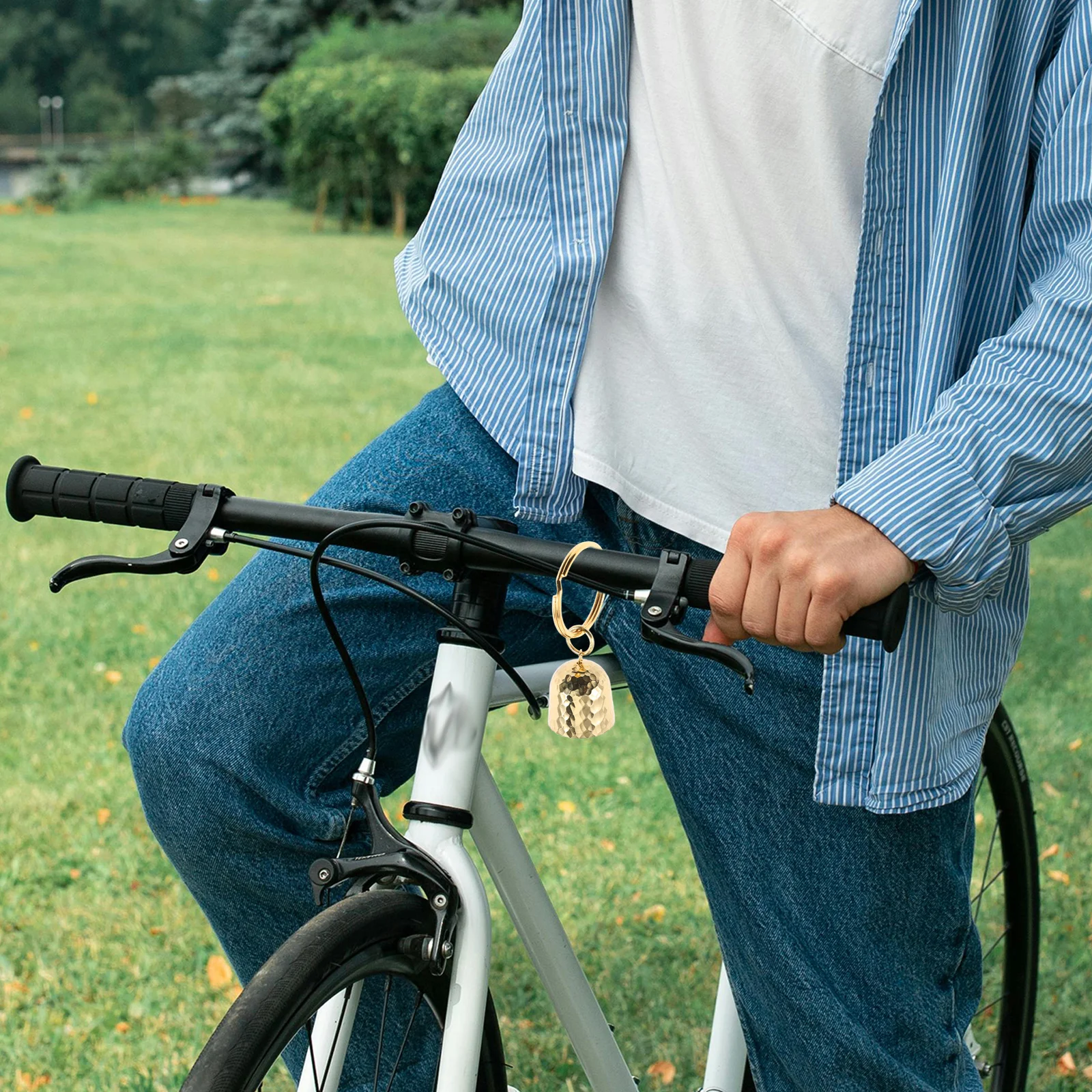 LLavero de campana de latón para exteriores, colgante portátil para ciclismo y acampada, campana decorativa pequeña, sonido claro y fuerte, mochila, dije para bolso