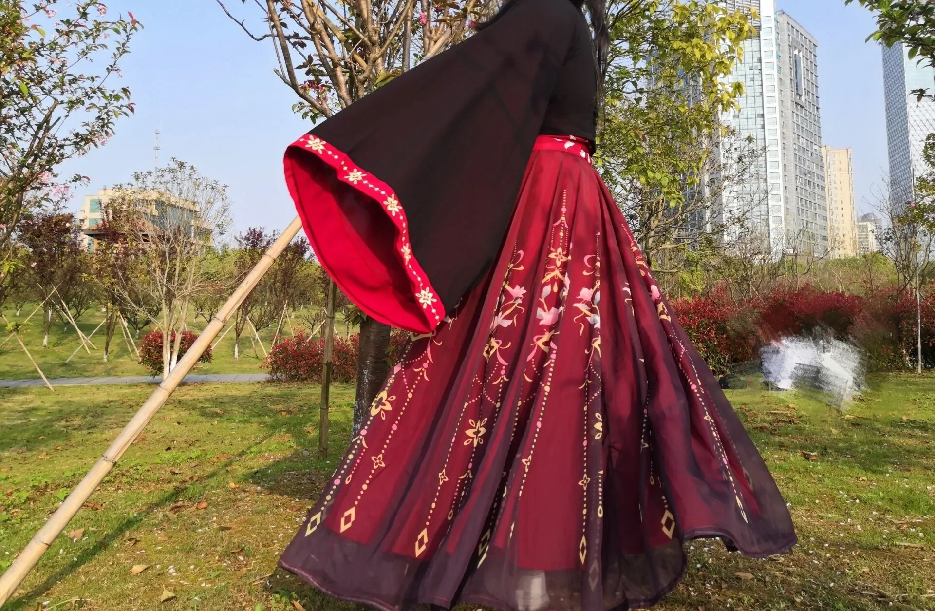 Gaun tradisional Cina Hanfu kostum wanita merah hitam gaun kuno gaun putri Oriental pakaian dansa Dinasti Tang elegan