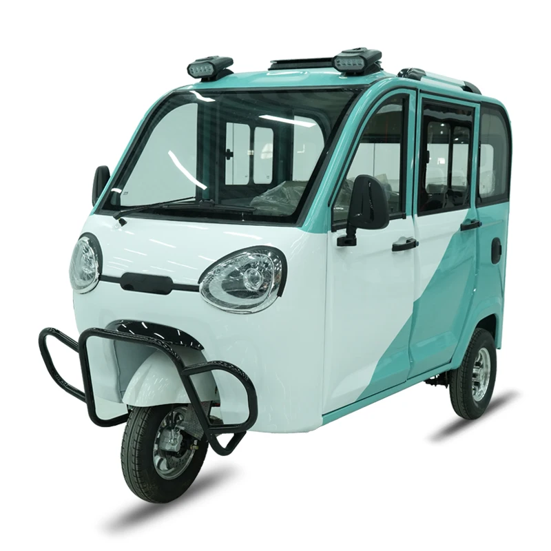 Tuk Tuk électrique 1800W Charge rapide Tricycle électrique passager Station de Charge rapide véhicule électrique fermé portée 180km