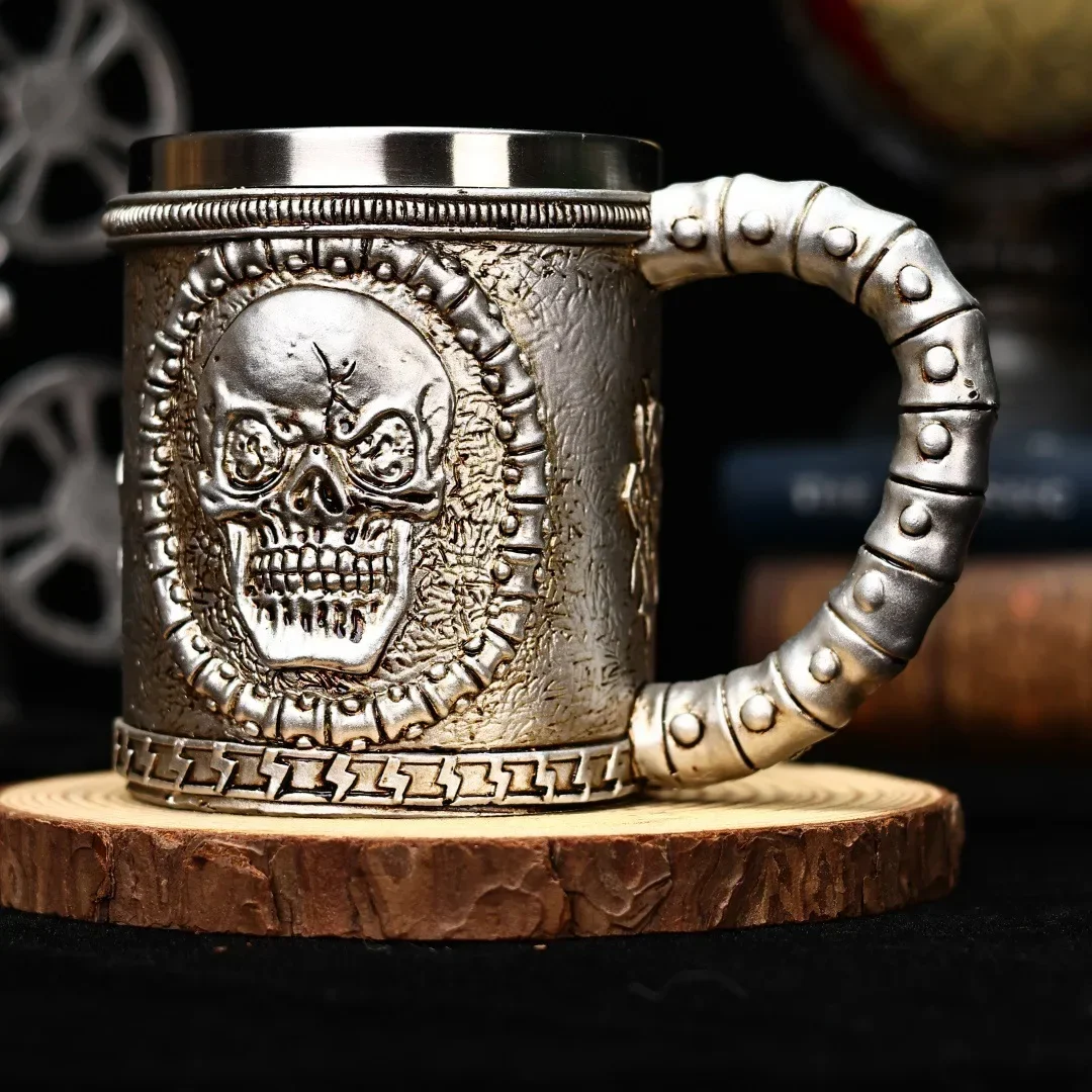 

Creative Skull Halloween Beer Mug Personalized Silver Skull Coffee Cup Resin Stainless Steel Water Cup Christmas New Year Gifts