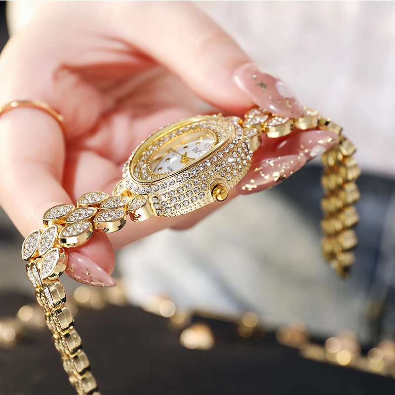 นาฬิกาควอตซ์ของผู้หญิงนาฬิกาข้อมือเพชรเต็มรูปวงรีนาฬิกาข้อมือโลหะผสมนาฬิกาลำลองและแฟชั่น