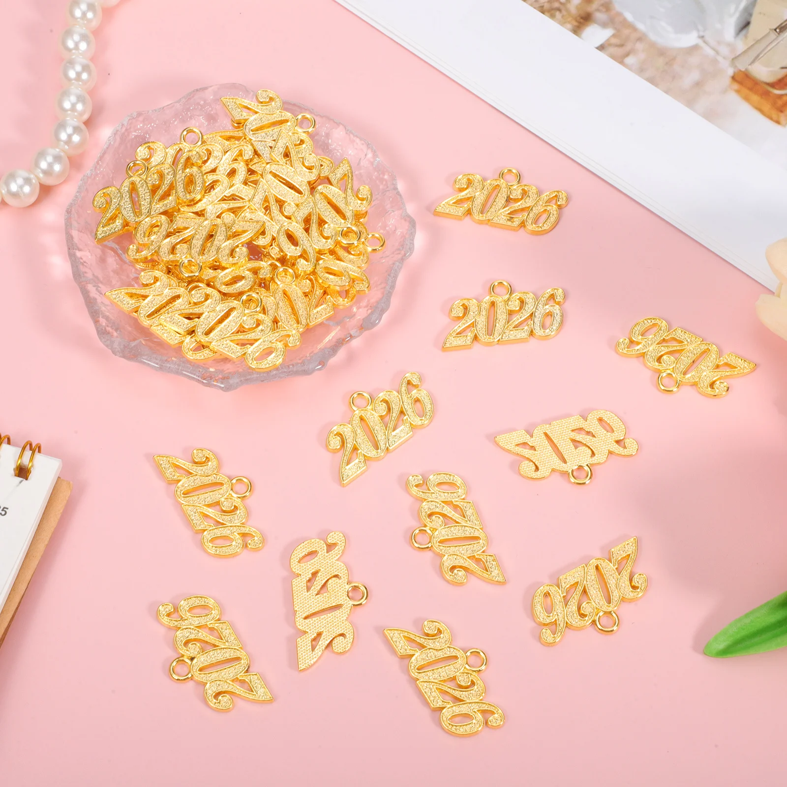 50 Uds. De dijes de aleación, fabricación de joyería de colgantes de 2026 años, collar, pulsera, pendientes, llaveros, dijes artesanales para hacer pulseras