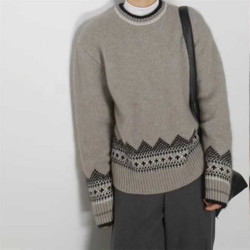European goods winter new women's casual Joker simple sweater senior niche wear cashmere tops.