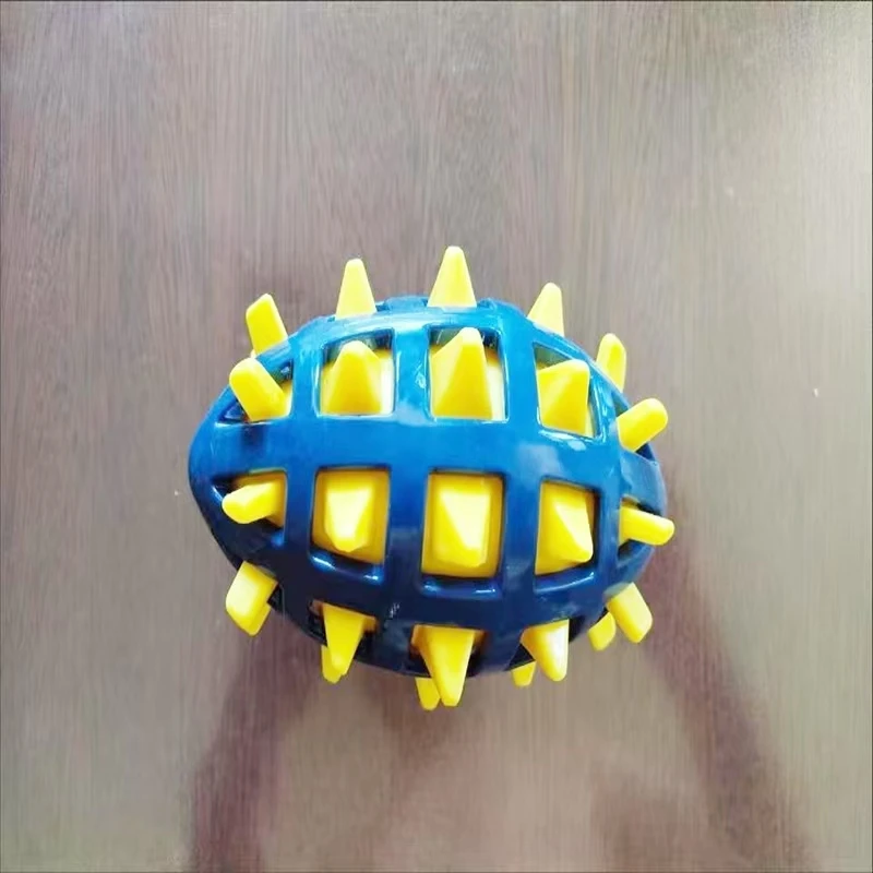 Hunde-Gummi-Rugby-Ball, Weiche Noppen, Zahnreinigung, Bissfestigkeit, Quetschspielzeug mit Geräuschen für Große und Mittelgroße Hunde – Detail 8