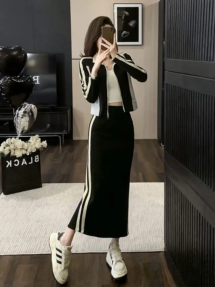 2024 Spring and Autumn Korean Edition New Small Fragrance Set High End Fashion Casual Half Skirt Two Piece Set