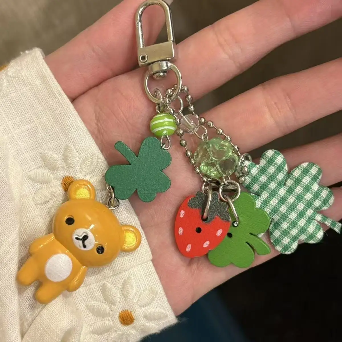 اليابانية القديمة اليدوية أربع أوراق البرسيم الصيف الشعور قلادة الدب سلسلة هواتف محمولة حقيبة قلادة سلسلة معلقة مفتاح سلسلة