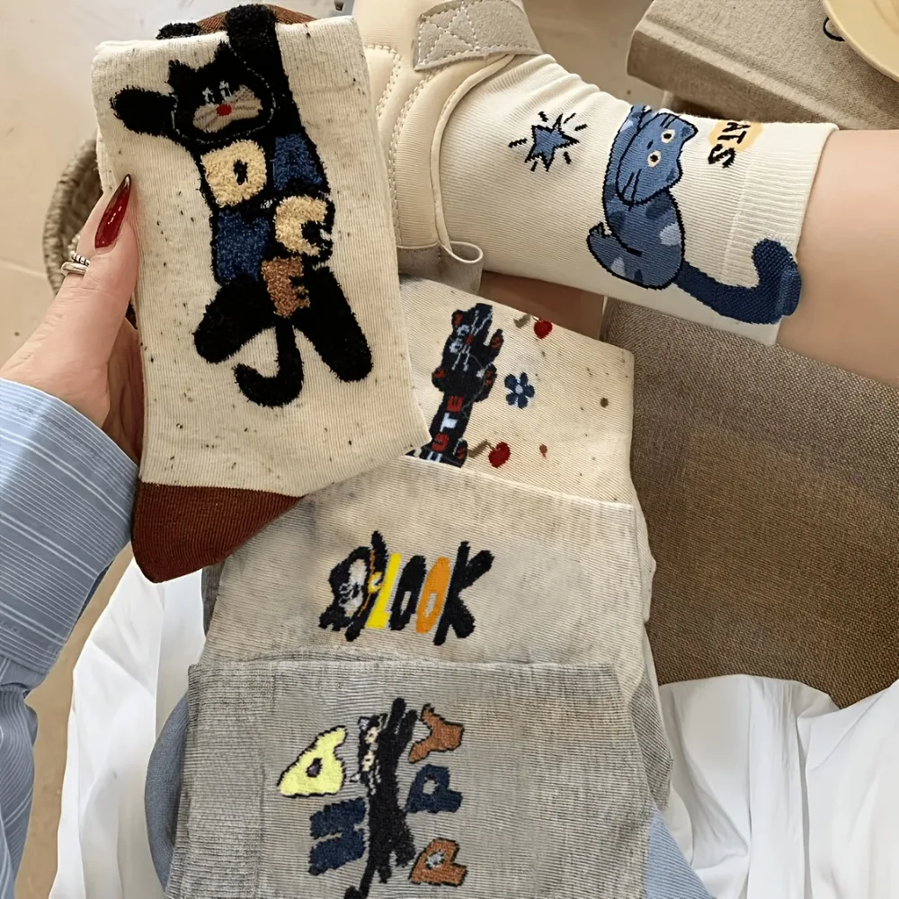 4 pairs of random cute cartoon cat ladies' mid-calf socks, soft and comfortable, perfect for autumn and versatile