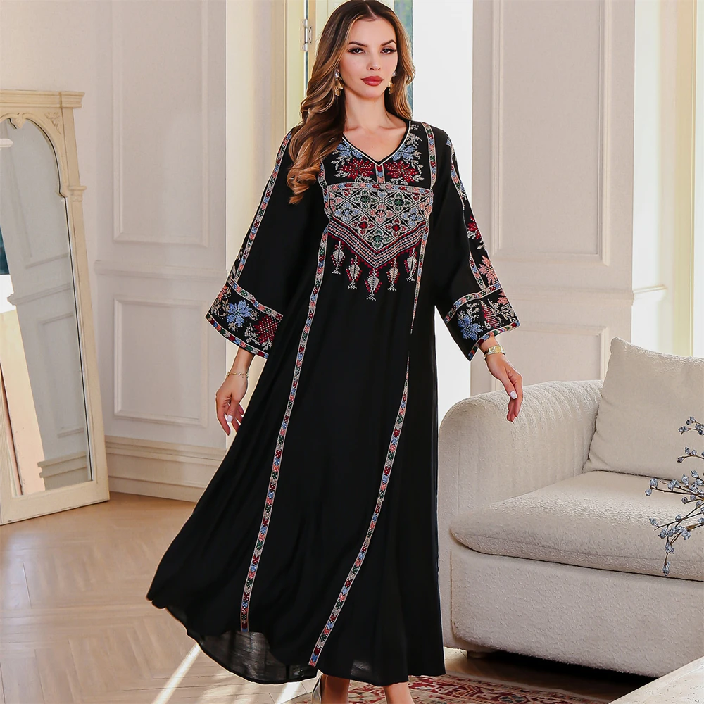 Robe élégante à col en v pour femmes du moyen-orient, Robe arabe de dubaï brodée incrustée de diamants