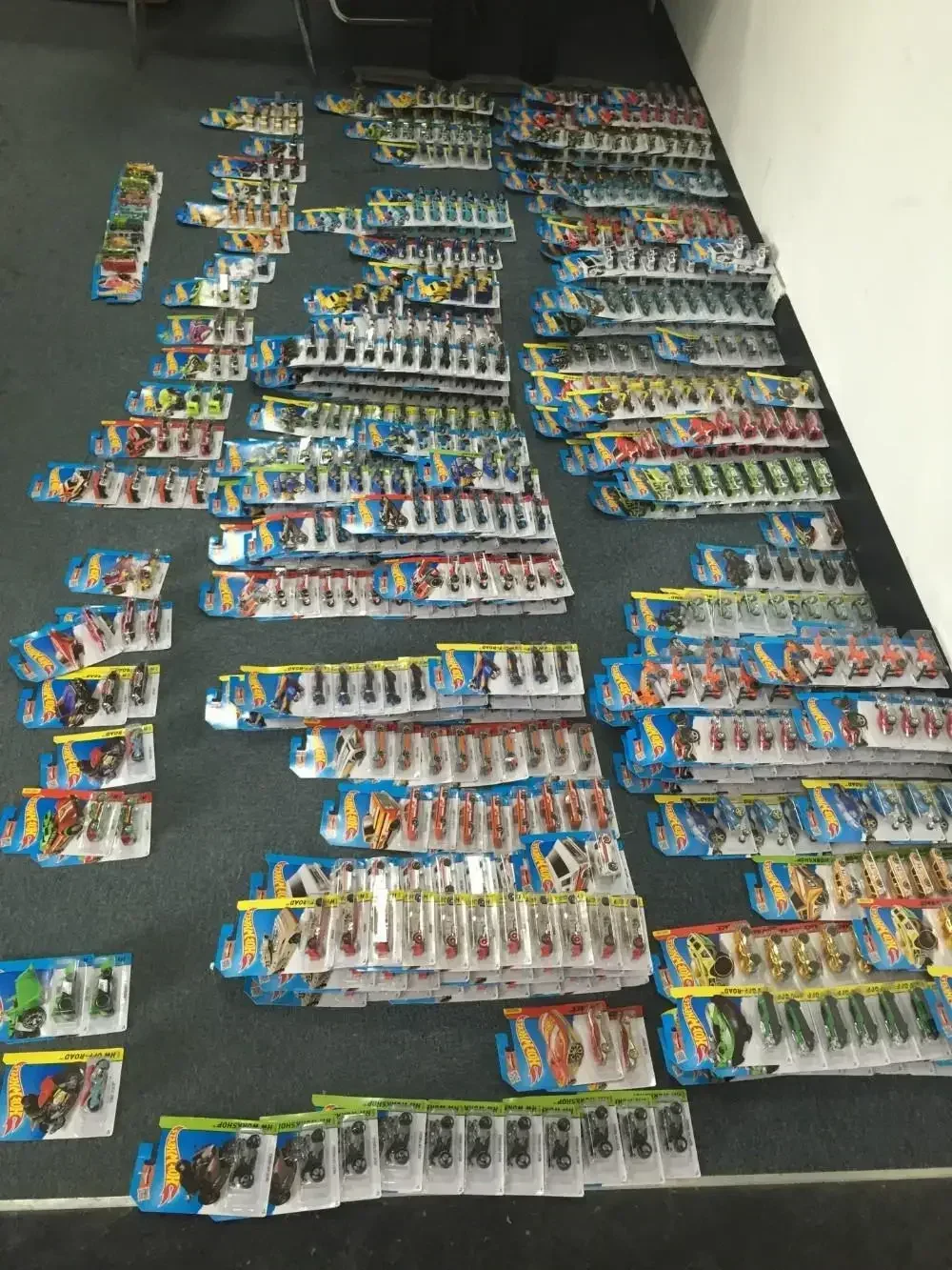5pcs-72pcs Original Diecast Hot Wheels Models Car 1:64 Diecast Sedan Alloy Traffic Vehicles Hotwheels Toys for Boys Auto Gifts