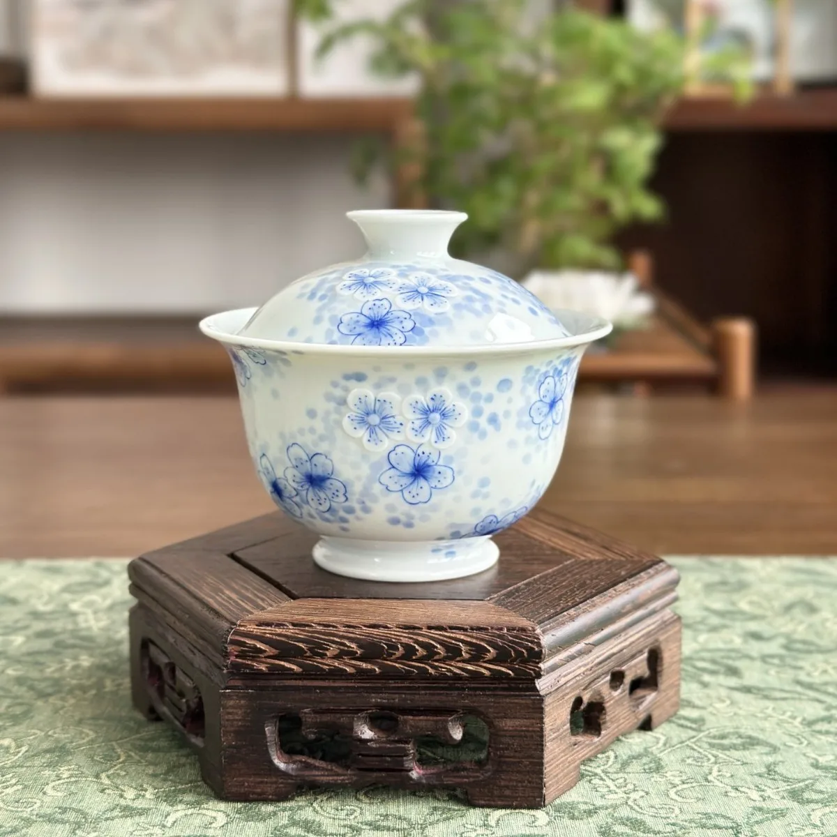 Blue and white carving plum blossom Ercai cover bowl high-end souvenir gift tea set Jingdezhen porcelain hand-painted ceramics