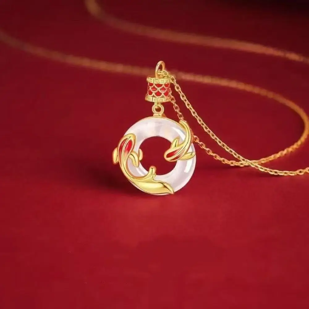 Collier minimaliste avec pendentif Koi pour femmes, chaîne de clavicule tendance, accessoire de luxe, bijou élégant, cadeau, idéal pour un usage quotidien.