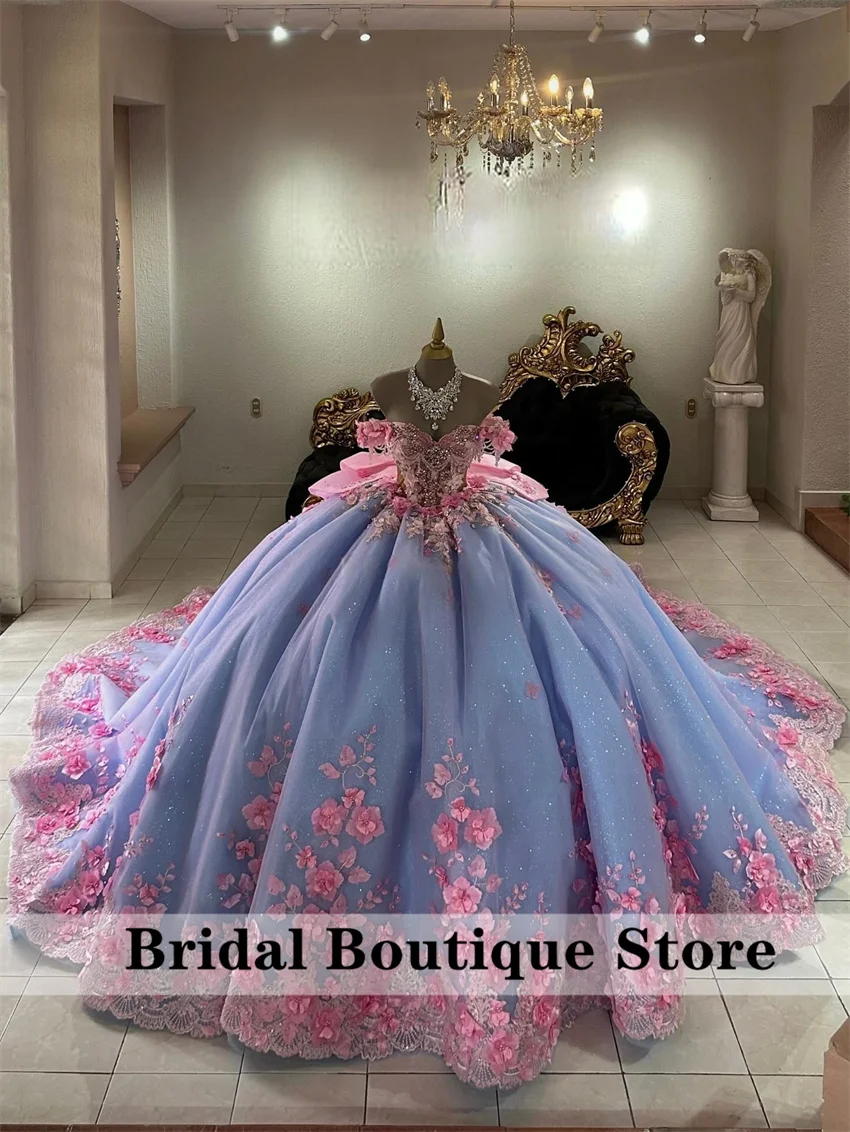 Abito Quinceanera con fiocco blu con spalle scoperte Abito da ballo con perline Fiore 3D Abito da compleanno di lusso con applicazioni Abito da laurea personalizzato
