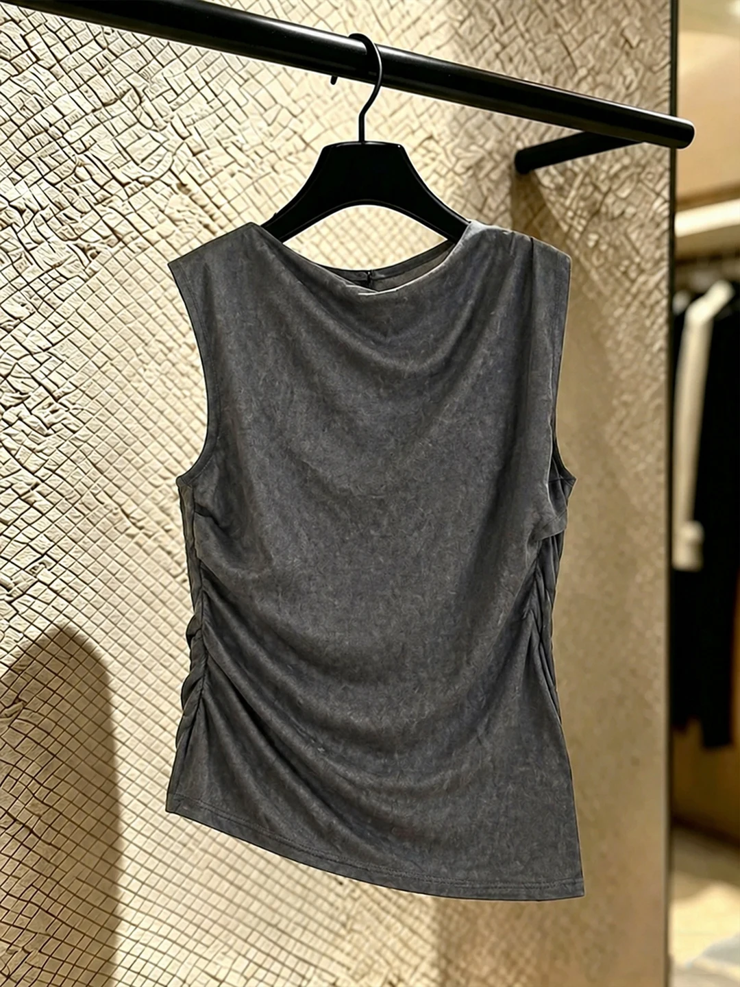 

Simple Commute Sleeveless Vest Women's Slim Unique Pleated Design Top Trendy This Year Korean Style Straight Cut Silk Shirt