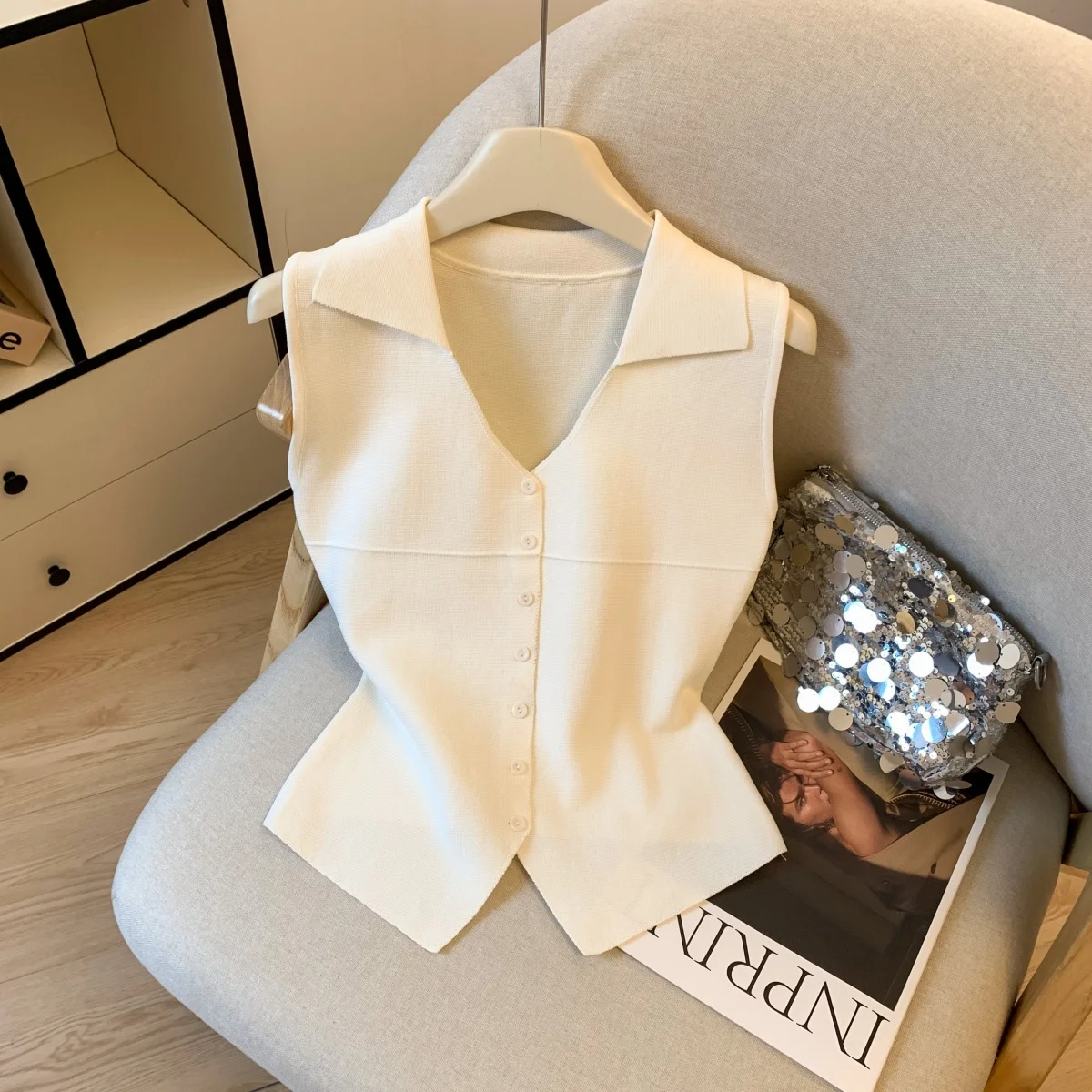 

Slim Fit Neck Knitted Vest Women's Summer New Style Thin Short Top Korean Style Commute Pure Color Button Detail