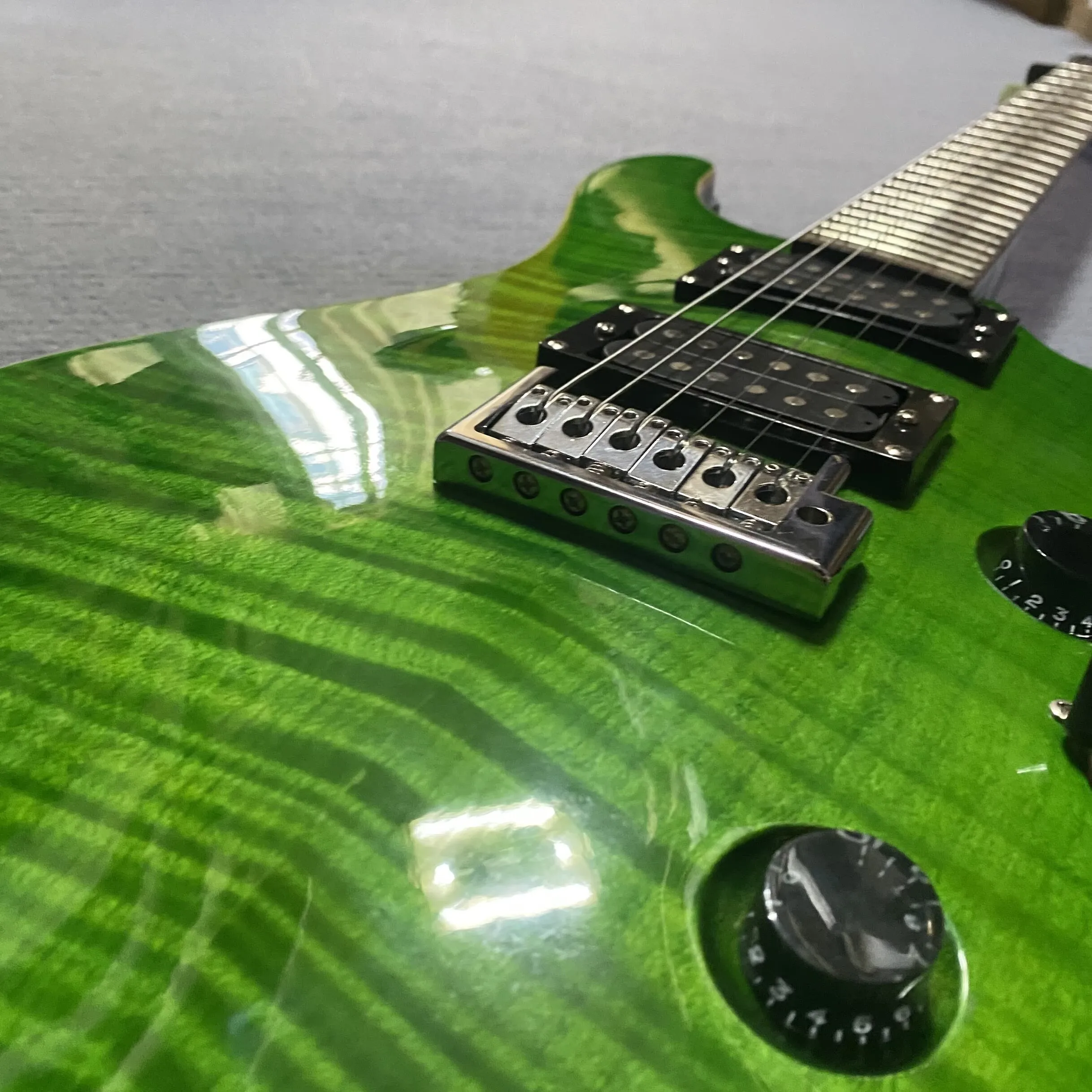 Blue flame pattern 48-hour express delivery, real photos of electric guitars in stock.