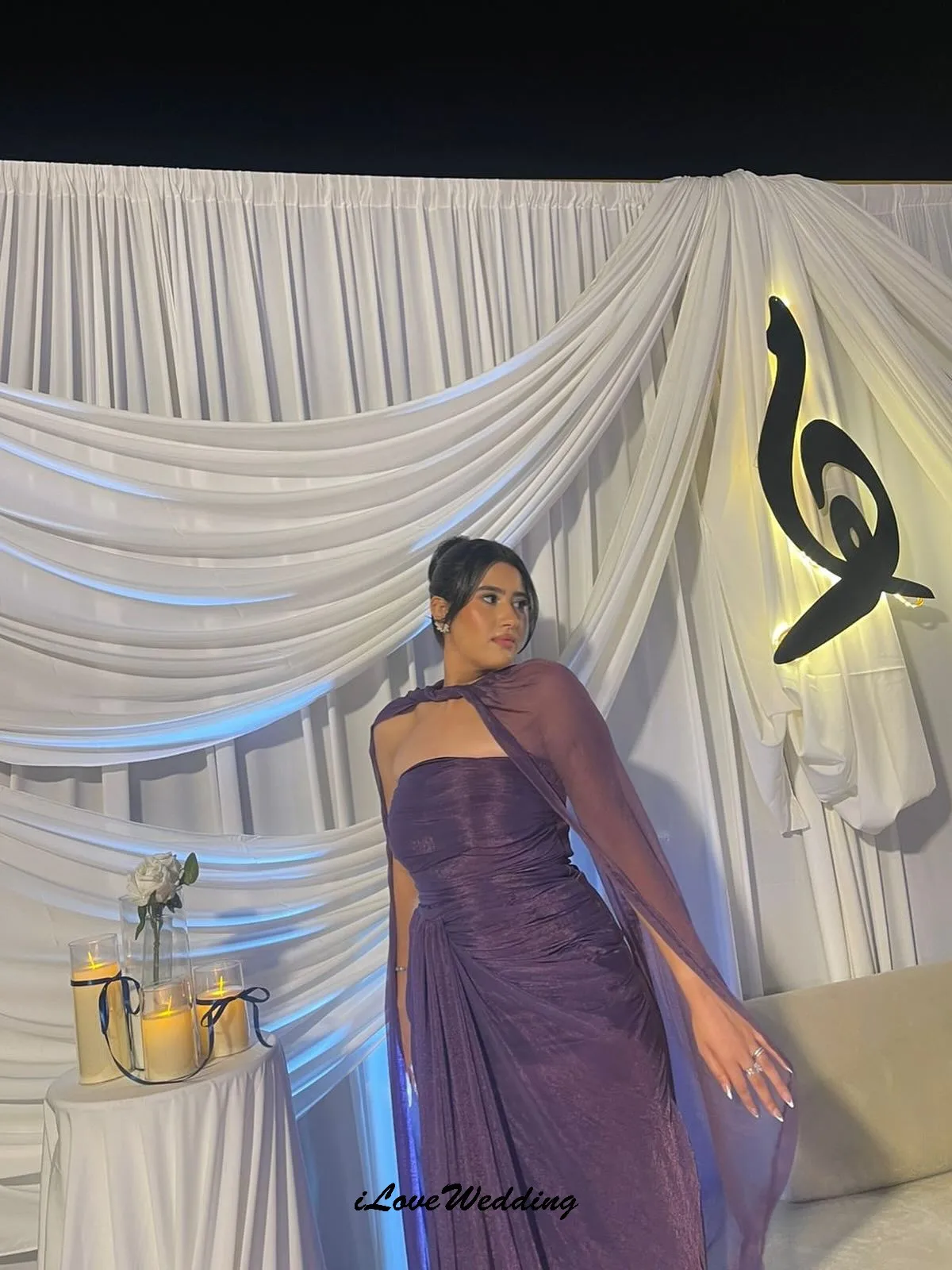 Abiti da ballo eleganti viola personalizzati 2025 Abito da cerimonia nuziale lucido per le donne Abiti formali pieghettati per gli ospiti Abiti da sera lunghi