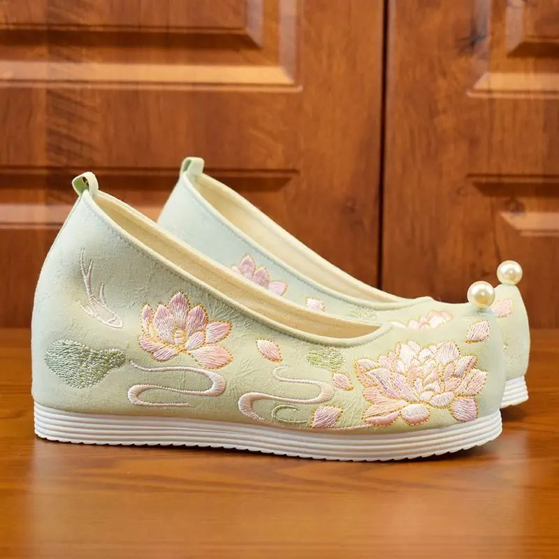 Original ancient style Hanfu women's shoes height increasing embroidered shoes retro high heels Tang Dynasty shoes Halloween