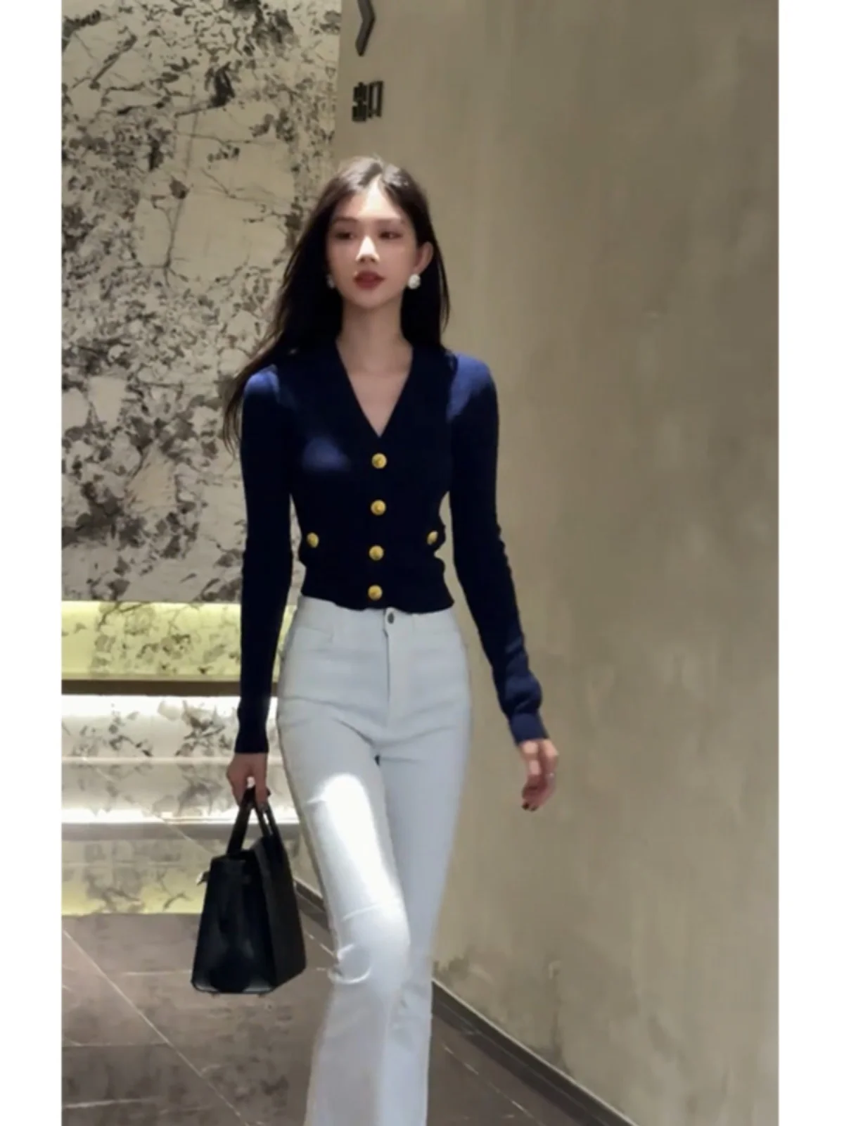 

Elegant V-Neck Long Sleeve Knitwear Women's Slim Fit Fashionable Short Top Autumn Casual Style Fashionable plus Size Knitwear
