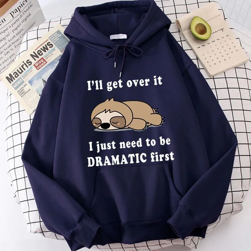 I'll Get Over It I Just Need to Be DRAMATIC First Hoodies Lustiger Faultier-Grafikpullover Unisex Mode Lässig Kapuze Langarm