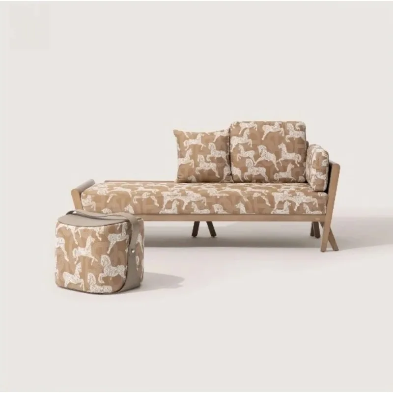 Luie fauteuil van massief hout