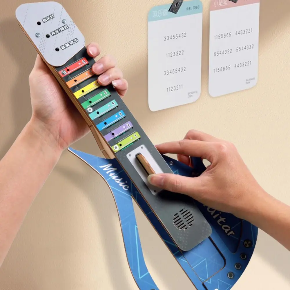 Tecnologia fai-da-te in legno Suono per chitarra elettrica Assemblaggio fai-da-te Giocattolo per chitarra musicale per bambini Giocattoli per strumenti musicali Montessori portatili