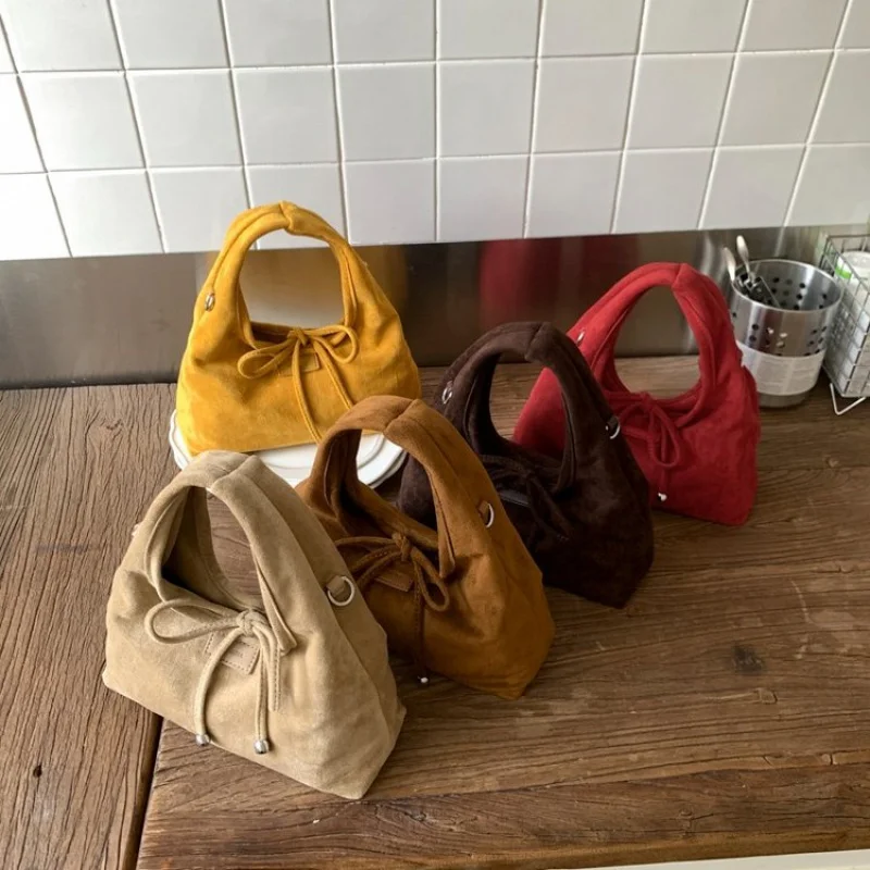 Tas Selempang Wanita Terbuat Dari Kulit Berkualitas Dengan Detail Klasik ​