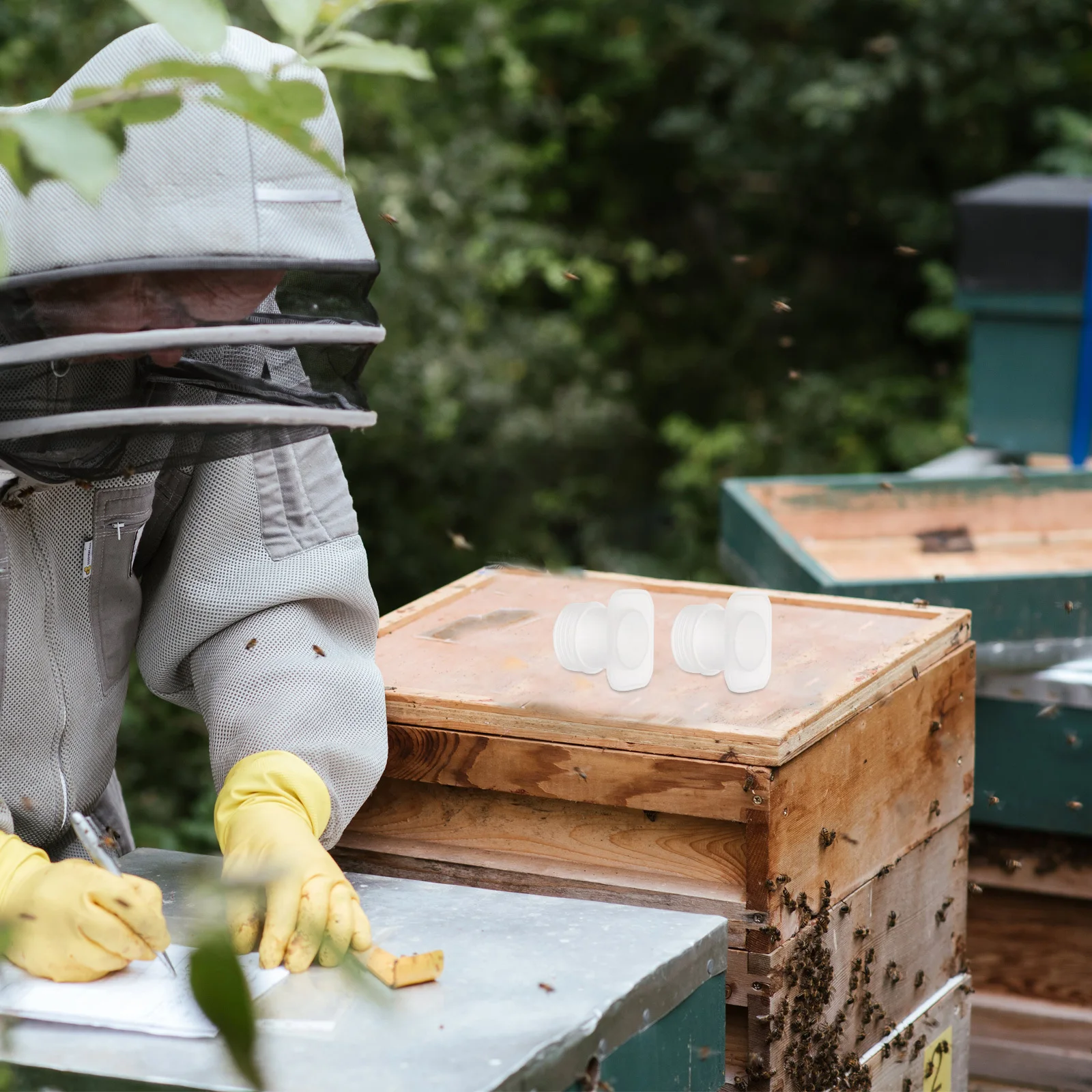 20pcs Bee Water Feeder Cup Precision Plastic Beehive Water Dispenser Garden Bee Drinking Station Beekeeping Tools