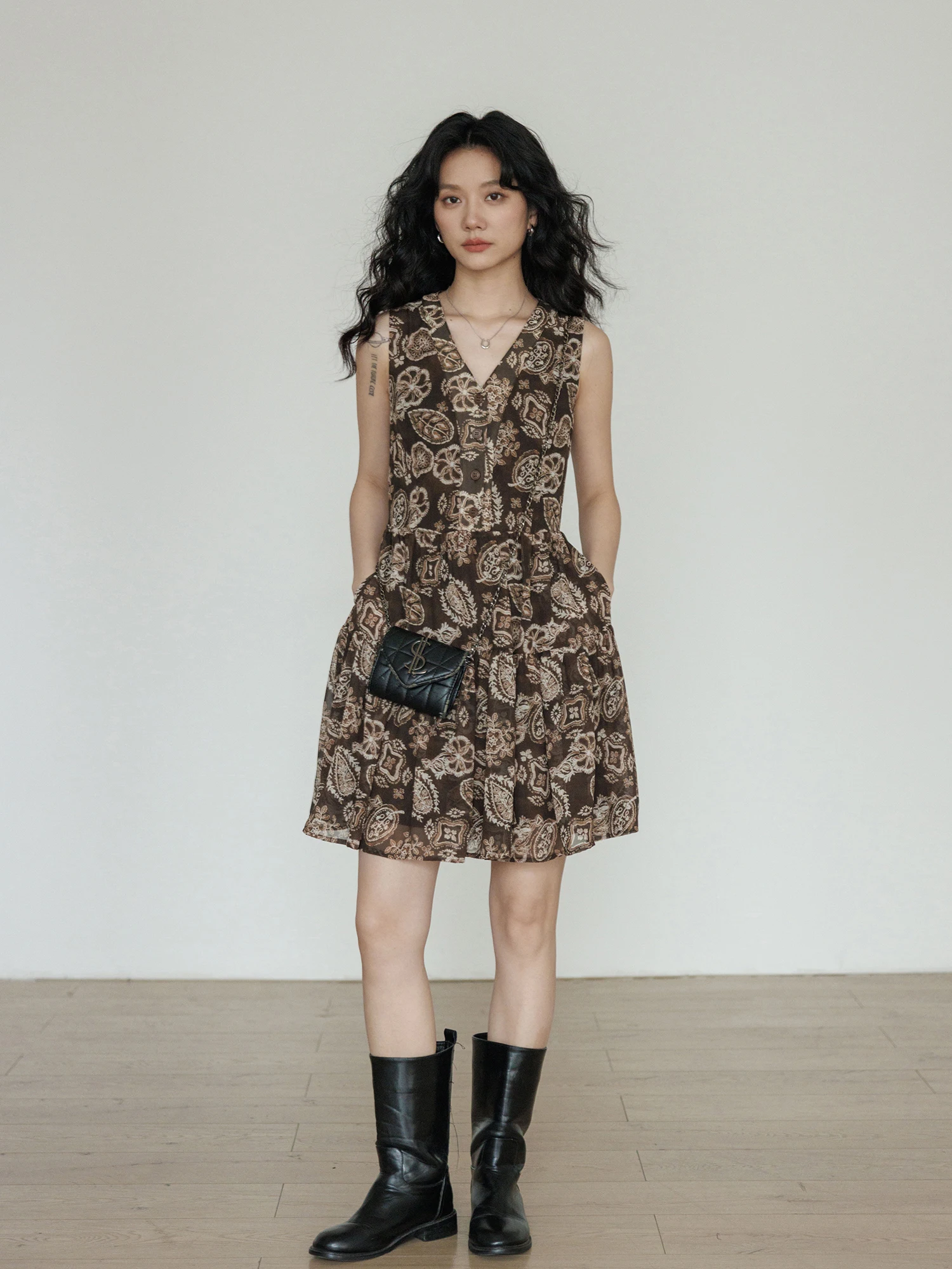 

Summer V-Neck Sleeveless Vest Dress Women's Lazy Floral Print Old Money Style Slim A-Line Skirt 2026 New Short Skirt