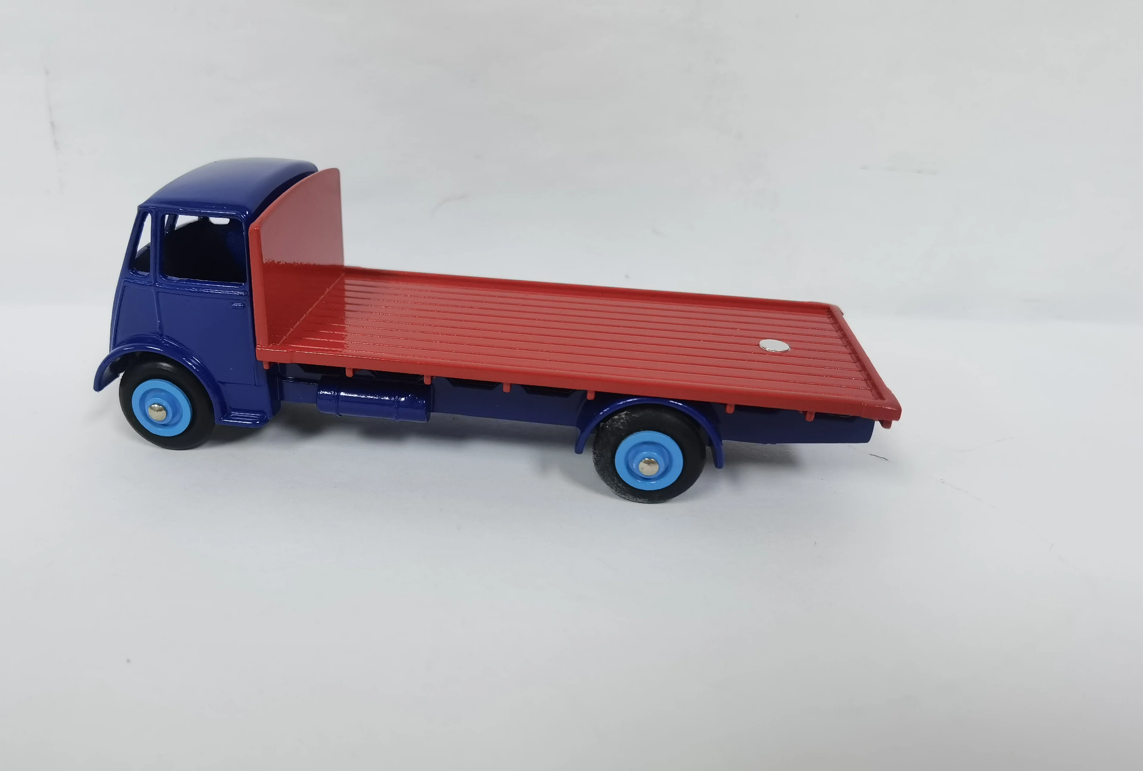 

Diecast Model Dinky Toys 512 - Guy Flat Truck For Collection Blue With Red