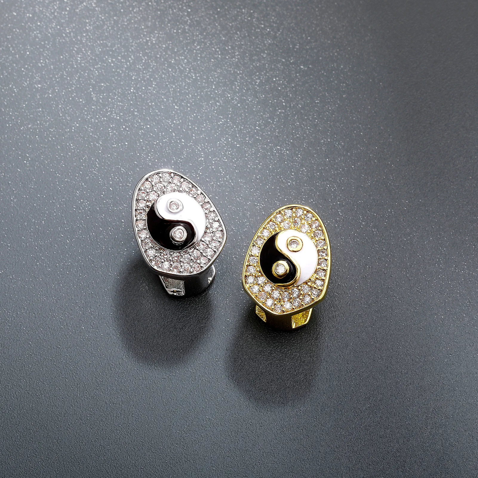 Single Tooth Grillz Yin Yang Iced Out CZ Diamond Gold Silver Hip Hop Rapper Teeth Grills Wholesale Jewelry for Men