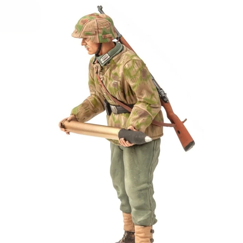 1/16 Scale Die-Cast Resin Figure Model Kit German Field Artillery Loader Unassembled and Unpainted