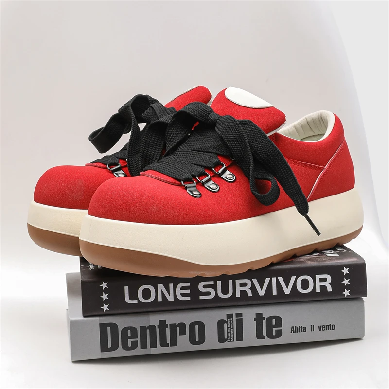 أحذية رياضية جديدة ذات رأس كبير وسطح جلدي مريح ومقاوم للاهتراء ومضاد للانزلاق ومبتكر ومتعدد الاستخدامات بلون سادة