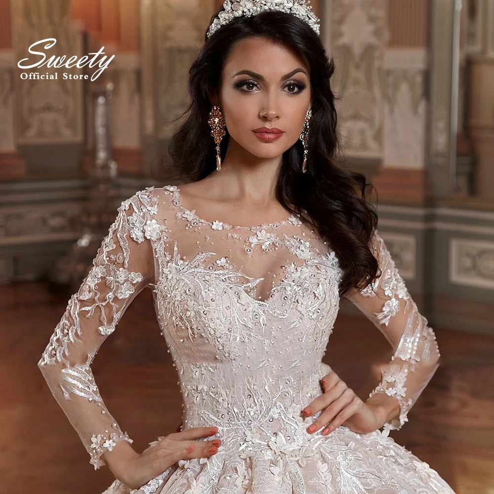 Luxury Wedding Dress Embroidered Lace Boat Neck Ball Gowns Sleevelesswith Appliques Sashes Vestido De Noiva Plus Size Button