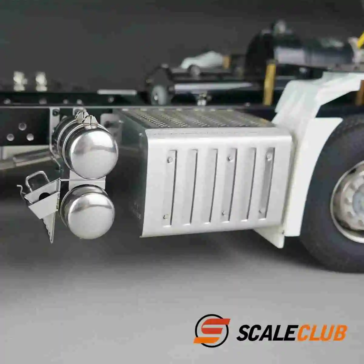 SCALECLUB 1/14 Scale Traction Truck Mud Truck Metal Double Gas Tank Non-Slip Upgrade Parts For Tamiya LESU 3348 RC Truck Model