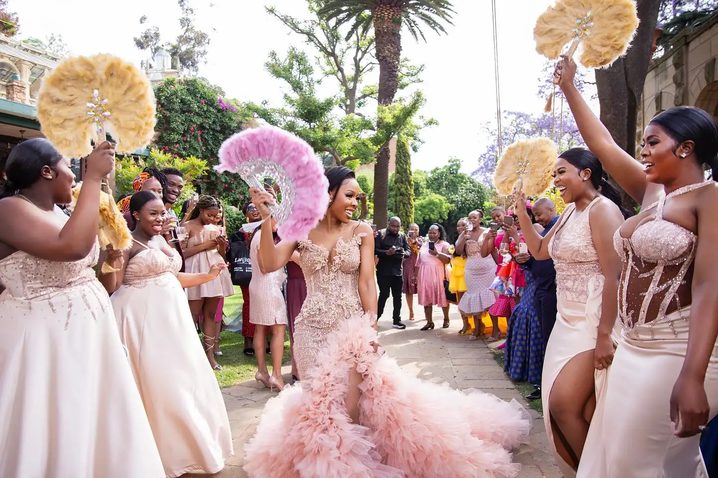 Beautiful Pink Beaded Split Mermaid Evening Dresses Ruffles Trimmed Long Wedding Gowns Luxury Evening Gowns