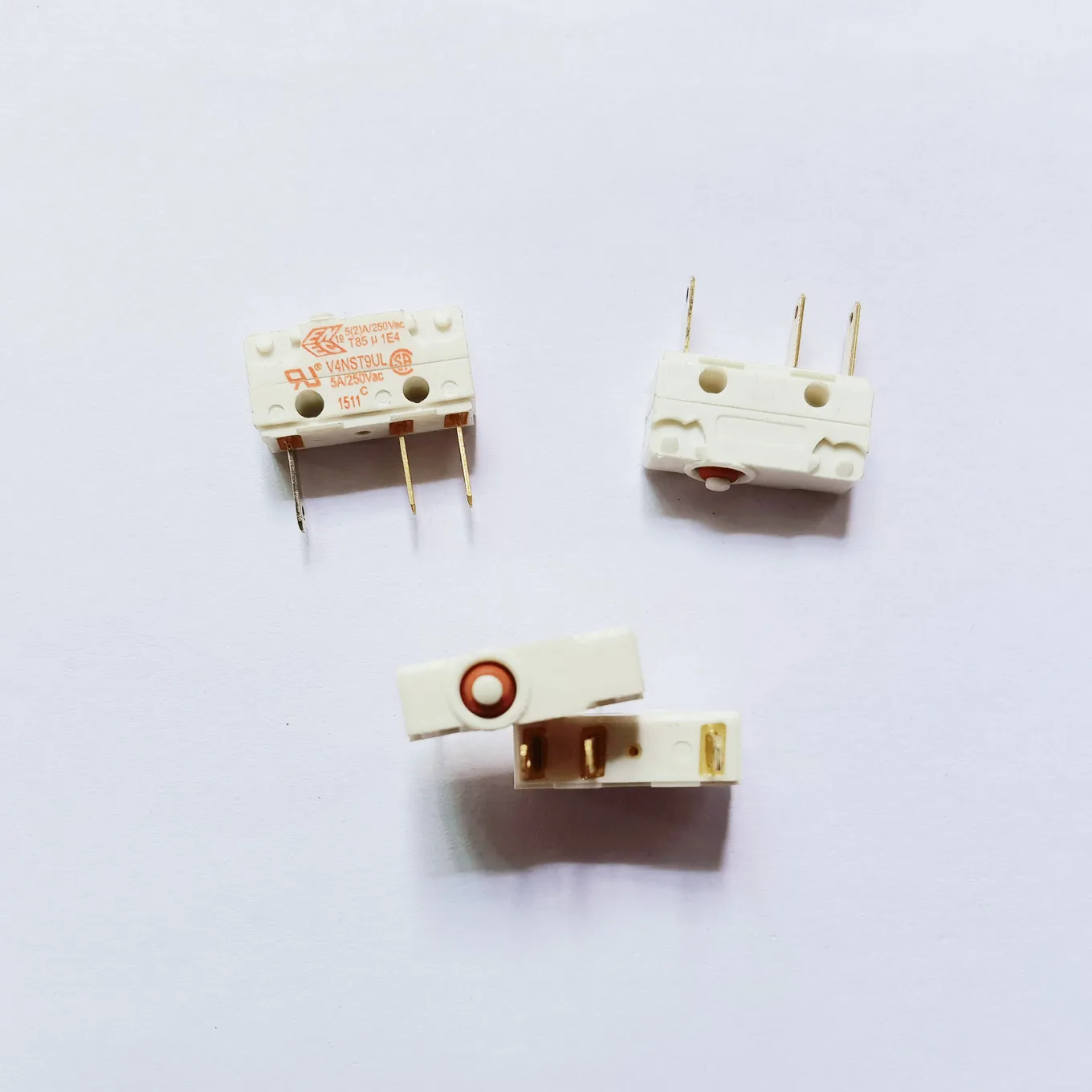 Original new 100% waterproof and dustproof micro switch V4NST9-UL one normally open one normally closed 5A250VAC 3pin