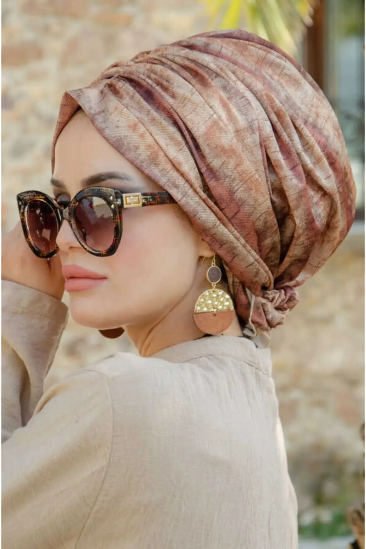 Frauen Tan Graustufen Buckled Knochen