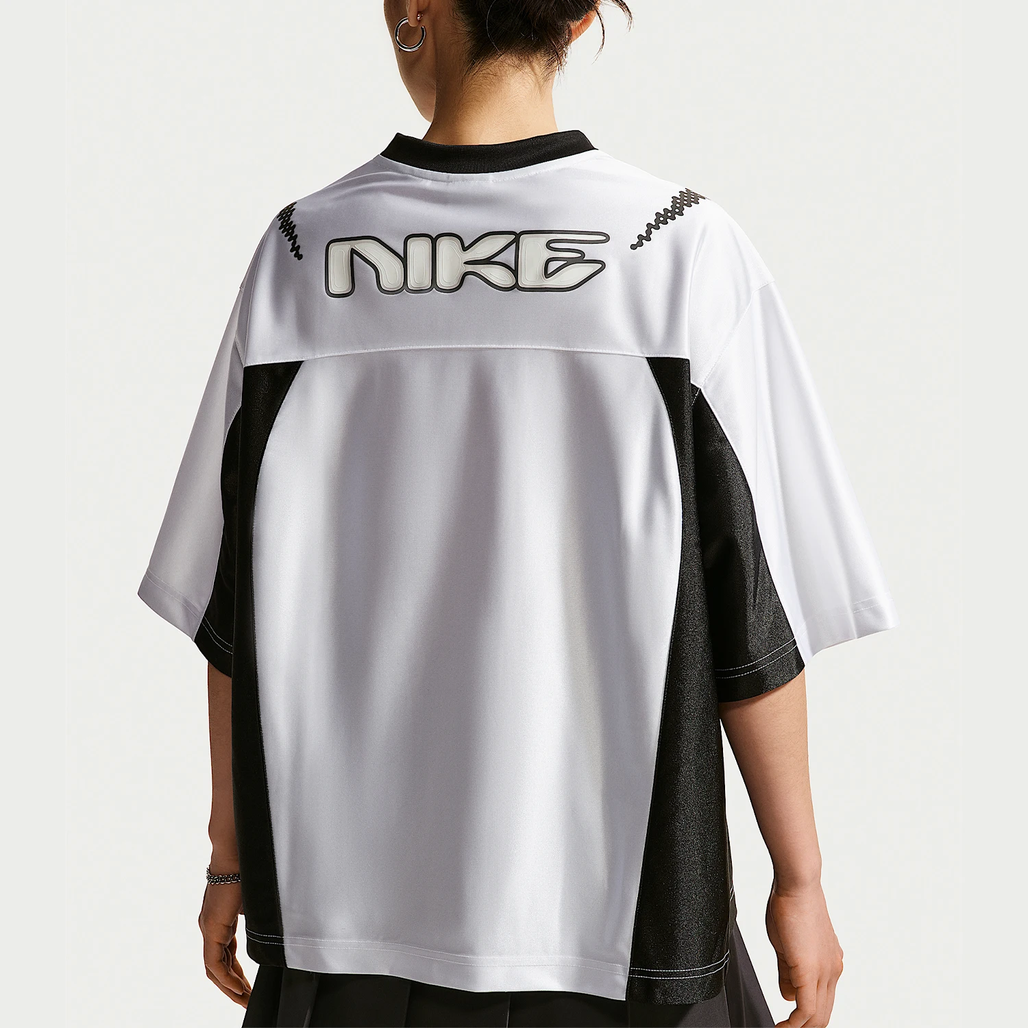Nike genuine women's LogoV collar pullover fashionable classic short sleeved T-shirt IQ6138-101