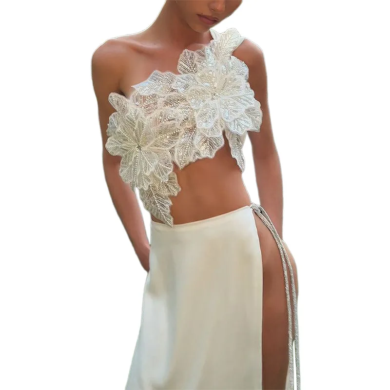 مجموعة جديدة لخريف وشتاء 2025 على الطراز الأوروبي والأمريكي: تنورة مثيرة وحارة للفتيات بدون ظهر مطرزة بلون سادة