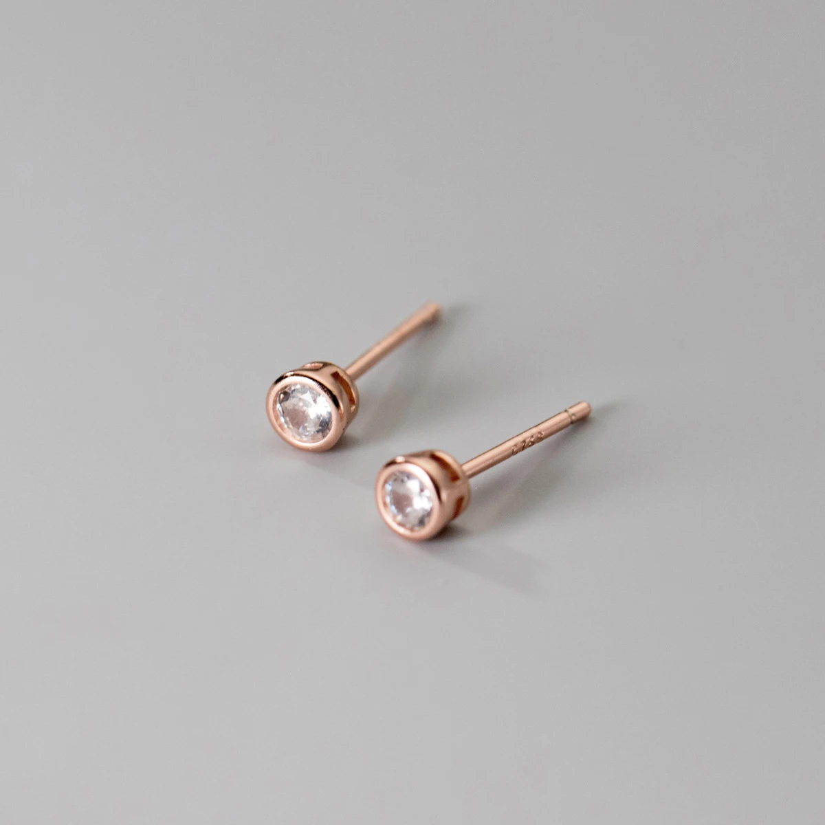 Modian Classic Dazzling Clear CZ Round Studs Earring for Women Fashion 925 Sterling Silver Wedding Engagement Statement Jewelry